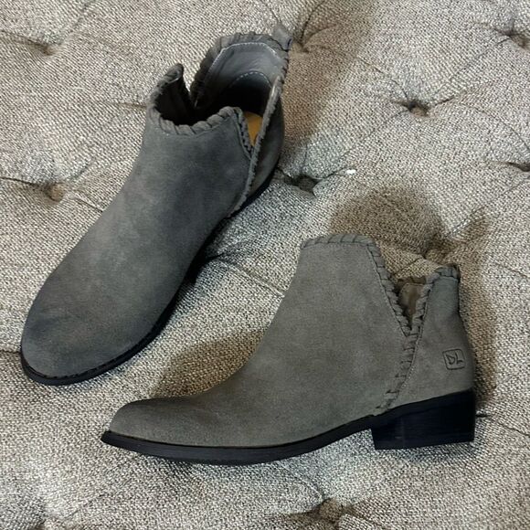 Dirty Laundry Faux Suede Booties‎ - Picture 4 of 13